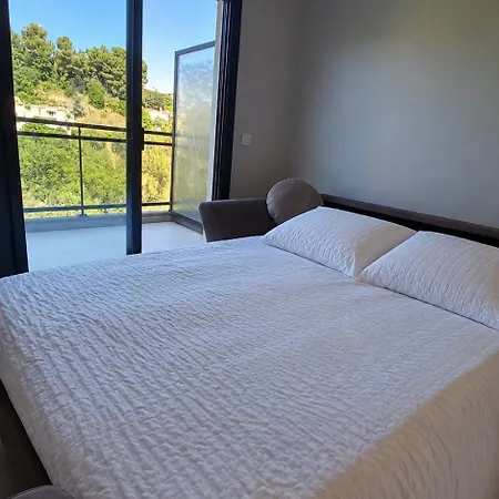 Blue Line - New Modern With Terrace & Ac Apartment