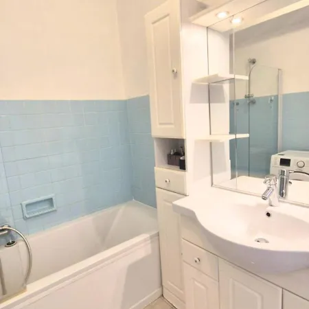 Apartment Center & 5 Min Walk! Nice