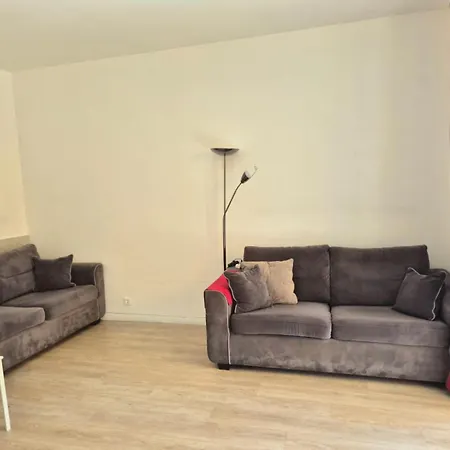 Center & 5 Min Walk! Apartment