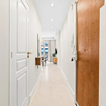 Fully Renovated 2-bedroom Apartment *