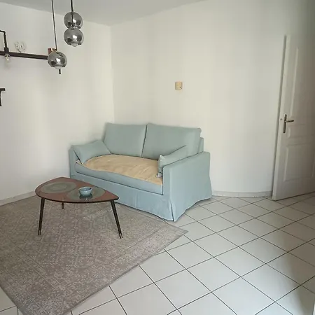 1 Bedroom Air-conditioned Wi-fi