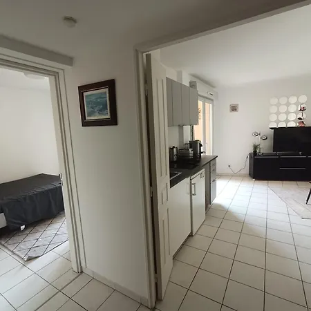 1 Bedroom Air-conditioned Wi-fi Apartment *