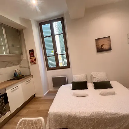 Apartment Au Coeur Du Vieux Et A 5 Min De La Nice
