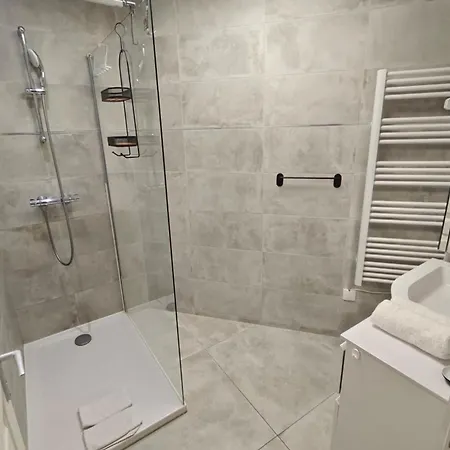 2 Calme & Lumineux Proche Tram Apartment