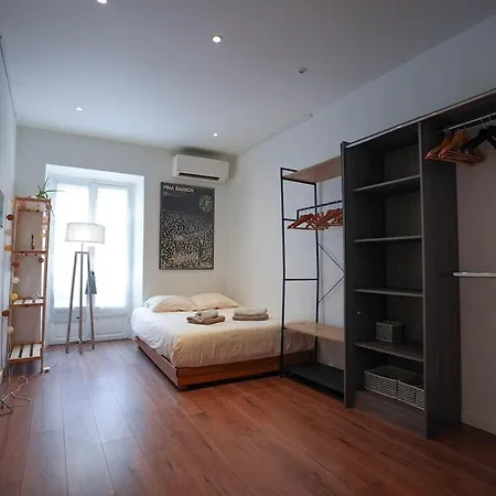 Superb 3 Bedroom - Center Apartment *