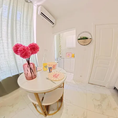 Beautiful Refurbished Air Conditioned Heart Of *