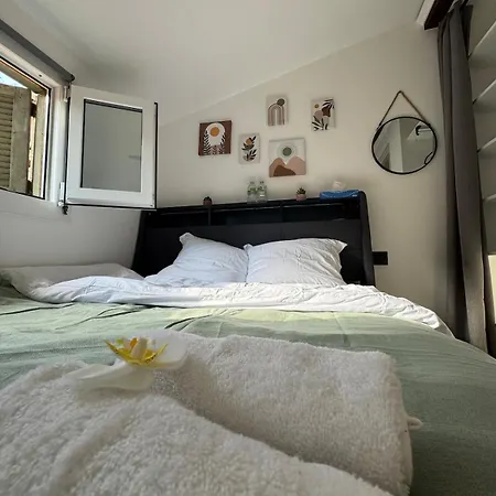 Charming New For 4 People - Garibaldi & Tram Apartment *