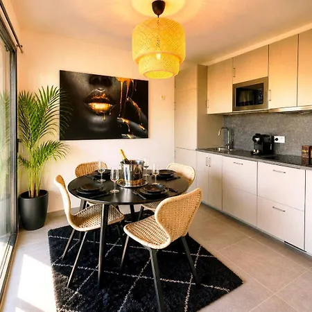 Apartment Luxury Modern Flat & Panoramic View & Wifi Nice