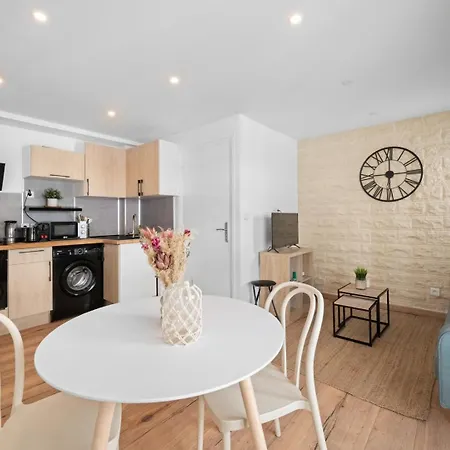 Beautifully Renovated With Charm - In The Port /ac * Nice