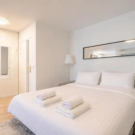 Apartment Beautiful 2-bedroom Apartment, Garden, Swimming Pool, Sea Within Walking Distance