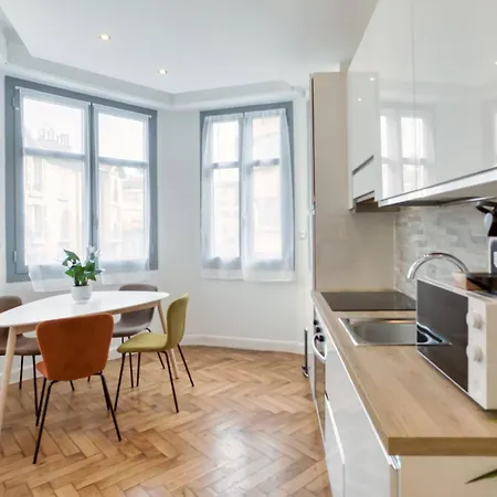 L23 Staywizus - 1 Bdr Shakespeare 2 Balconies - Clim & Wifi Apartment Nice
