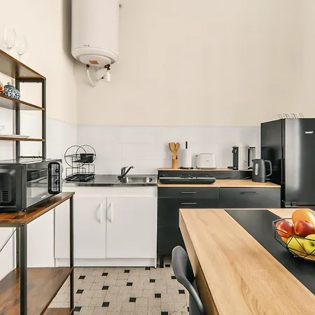 Apartment T1 - Cocon Dore Et Jardin Secret, Liberation *