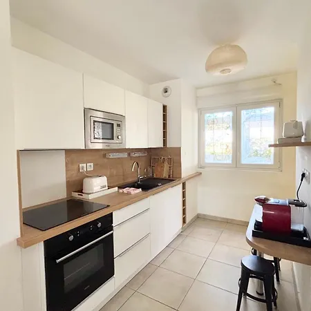 Beautiful Flat With Terrace & Parking Marseille Apartment