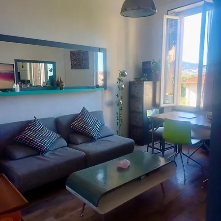 Apartment 2p Renove Dans Bel Immeuble Nicois De Caractere Nice