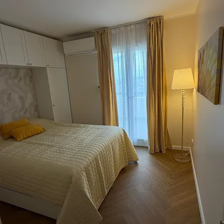 Apartment Bright 1br Floor