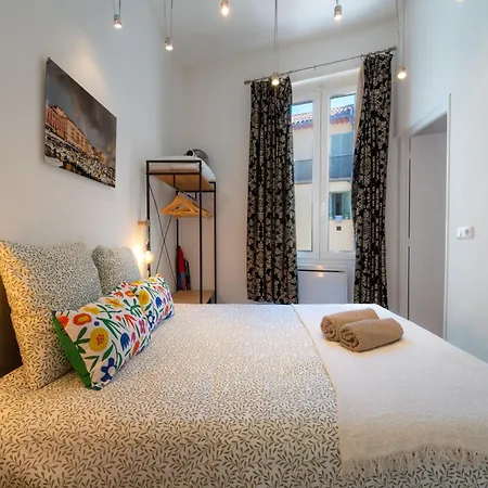 Old Town Nice, 2 Bedrooms & 2 Bathrooms,quiet, Ac For 4 People Nice
