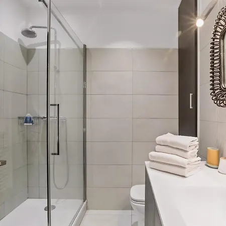 Charming With Balcony & Sea View Apartment Nice