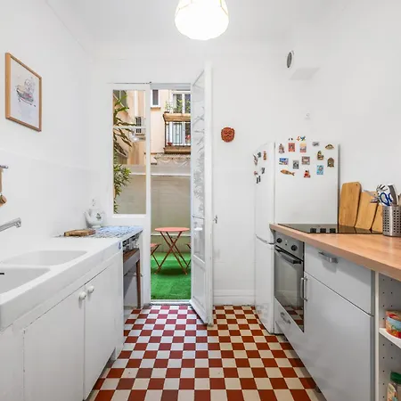 Charming & Comfortable - Near The Port / Parking * Nice
