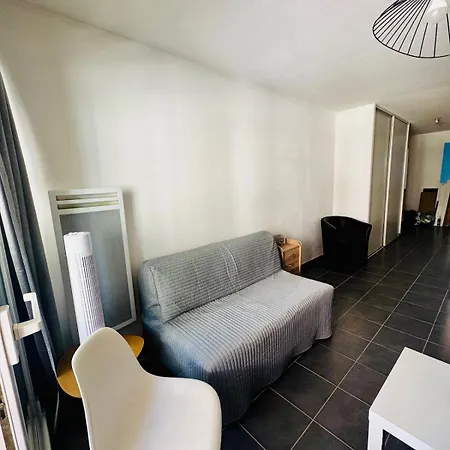 Apartment Et Spacieux A 10 Minutes Du Centre De Et 5 Min De L'entree D'autoroute Acces Faciles Et Dans Quartier Calme Nice