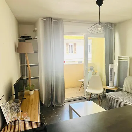 Apartment Et Spacieux A 10 Minutes Du Centre De Et 5 Min De L'entree D'autoroute Acces Faciles Et Dans Quartier Calme *