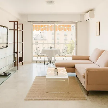 Apartment T2 Climatise A Deux Pas Du Port