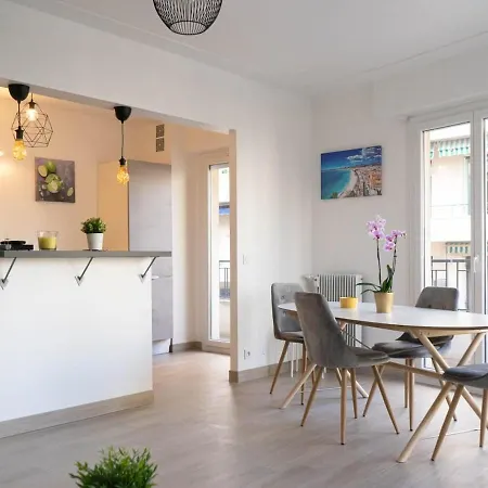 Apartment 3 With Balcony And Parking 3 Min From The Sea Nice