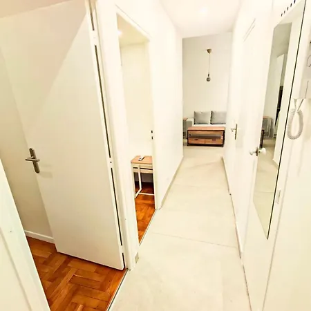 Apartment 2-bedroom In Sleeps 4 *