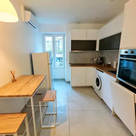 2-bedroom In Sleeps 4 *