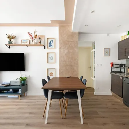 Bright & Cozy - Large Sunny Terrace Apartment