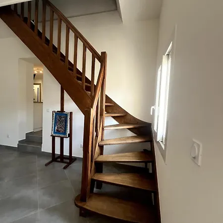 140 M Apartment, 4 Bedrooms Sea Airport And Tram Apartment *