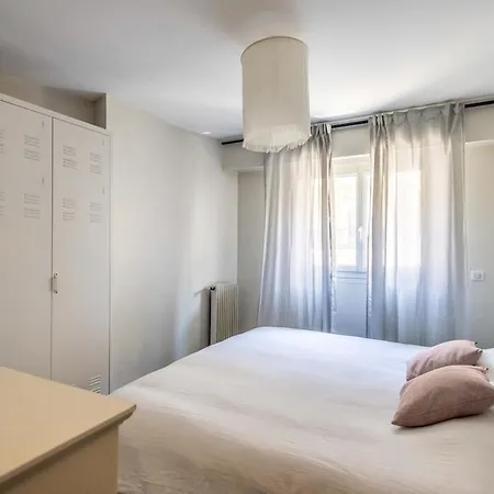 Stylish 2br With Garage And Ac Port Of