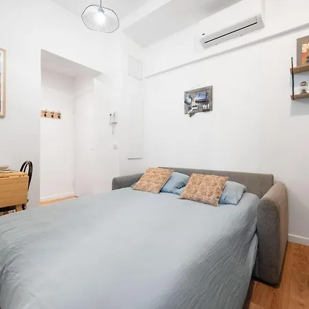 Charming 2 Rooms, Sleeps 4 Center Nice