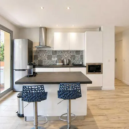 Charming With Terrace & Secure Parking Apartment *