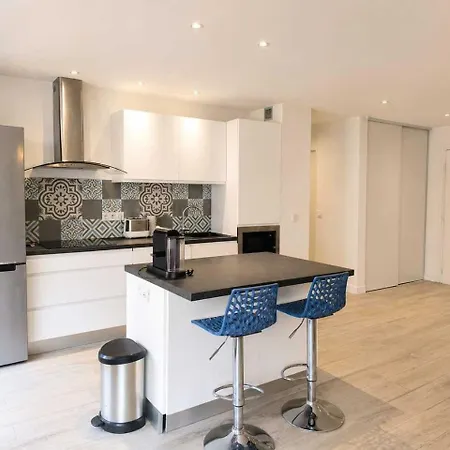 Charming With Terrace & Secure Parking Apartment Nice