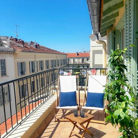 Apartment Bright Floor 2br With Large Terrace In Centre *