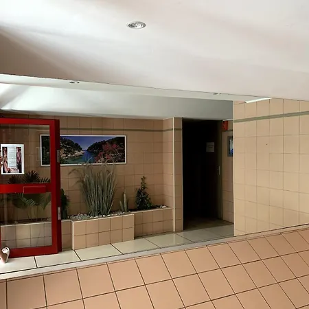 Apartment Beautiful Bright 2-bedroom 1 Minute From The