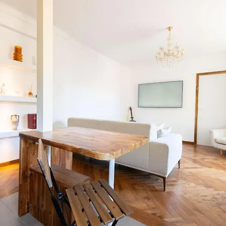 Apartment Chic At Port 2 With Private Bathrooms & Ac