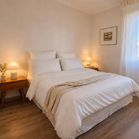 Heart Of Nice, 3min, 3 Ac Units, Balcony With 4-seater Dining! Apartment *