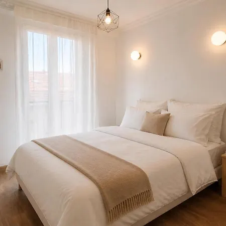 Heart Of Nice, 3min, 3 Ac Units, Balcony With 4-seater Dining! Apartment Nice