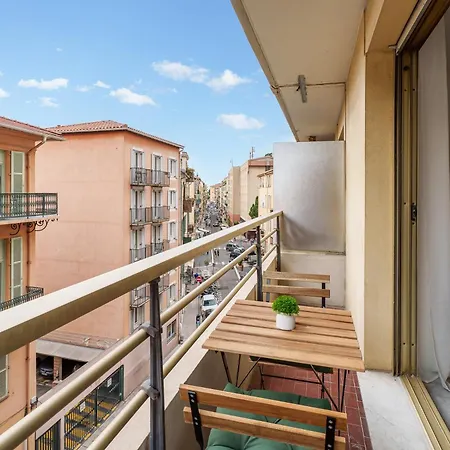 Renting - 2philibert - Bohemian Terrace Port & Promenade Apartment