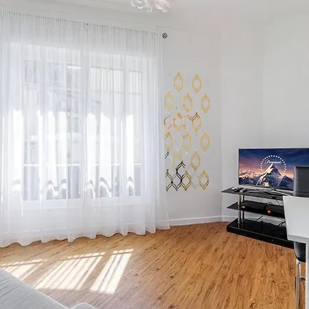 Apartment - Charming 2 In A Quiet Area