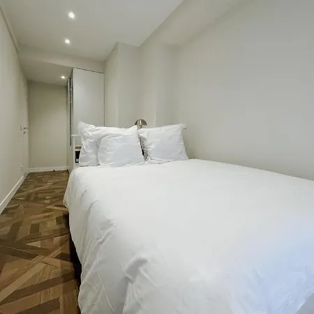 Apartment Charming Apartment, Air-conditioned And Centrally Located