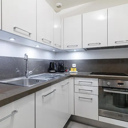 Charming 1 Bdr In The Center