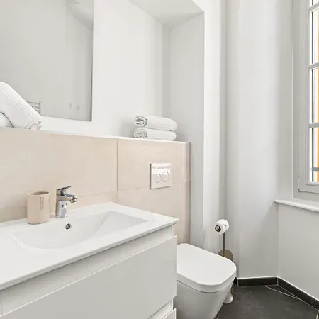 Charming Center 102 Apartment
