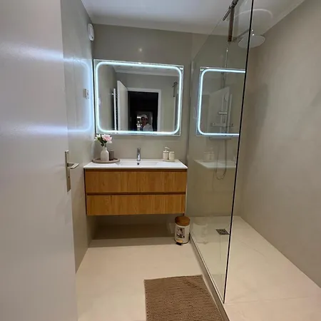 Tres Joli Apparemment A 50 Metres De La Apartment Nice