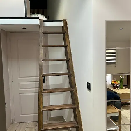 Charming New For 4 People - Garibaldi & Tram Apartment