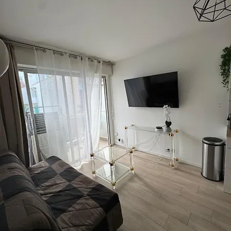 De La Apartment *