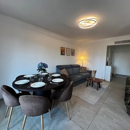 2 - Terrasse, Parking Gratuit & Climatisation *