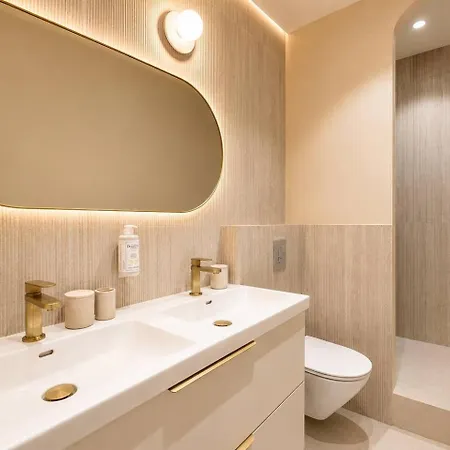 Old - Luxury New 5br - Sleeps 12 - Ac Apartment Nice