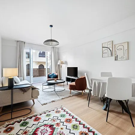 Charming & Comfortable - Heart Of Apartment *